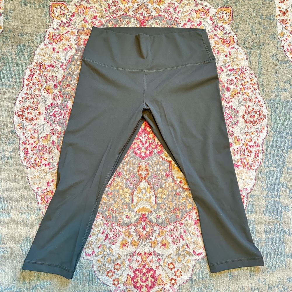 Lululemon cropped wunder unders